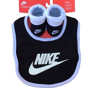 Nike Baby Bib & Booties 2-Piece Set
